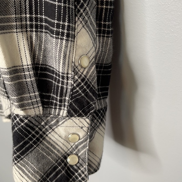 Levi’s black & white pearl snap “Tailored Fit” flannel long sleeve shirt Size M - Picture 4 of 13